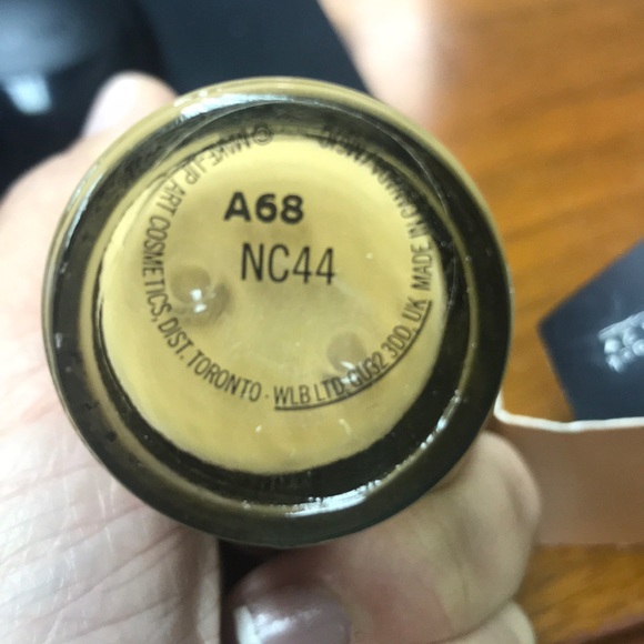 MAC Studio Fix Fluid - Picture 4 of 4